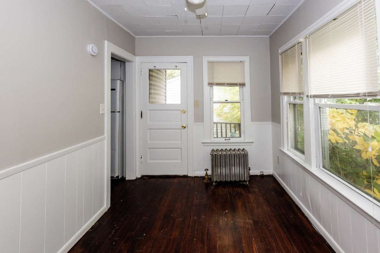 1499 Maple Rd - Photo 6 of 19