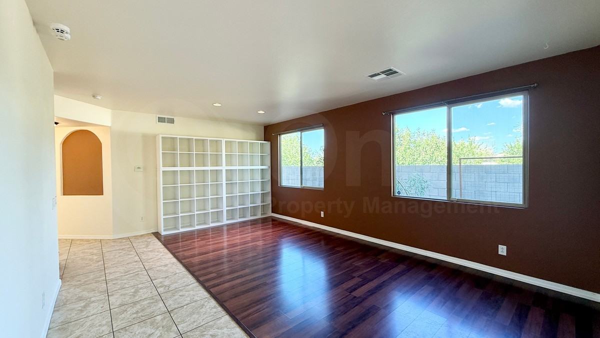 8204 S 23rd Ln - Photo 4 of 32