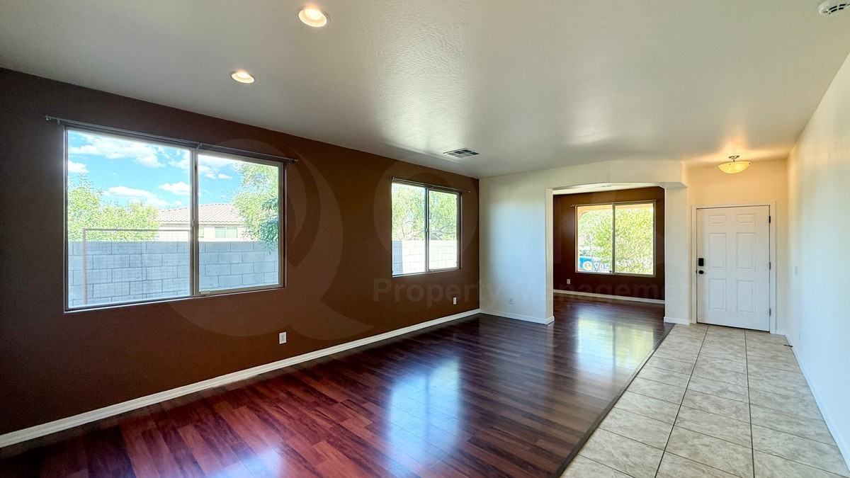 8204 S 23rd Ln - Photo 5 of 32