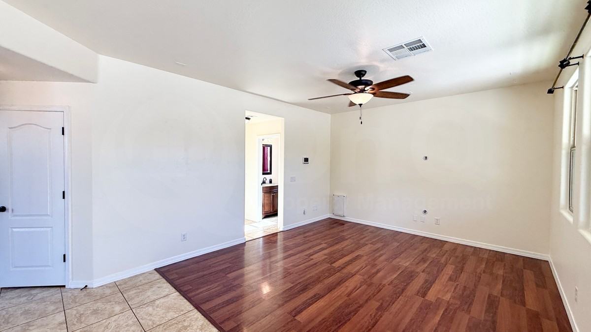 8204 S 23rd Ln - Photo 7 of 32