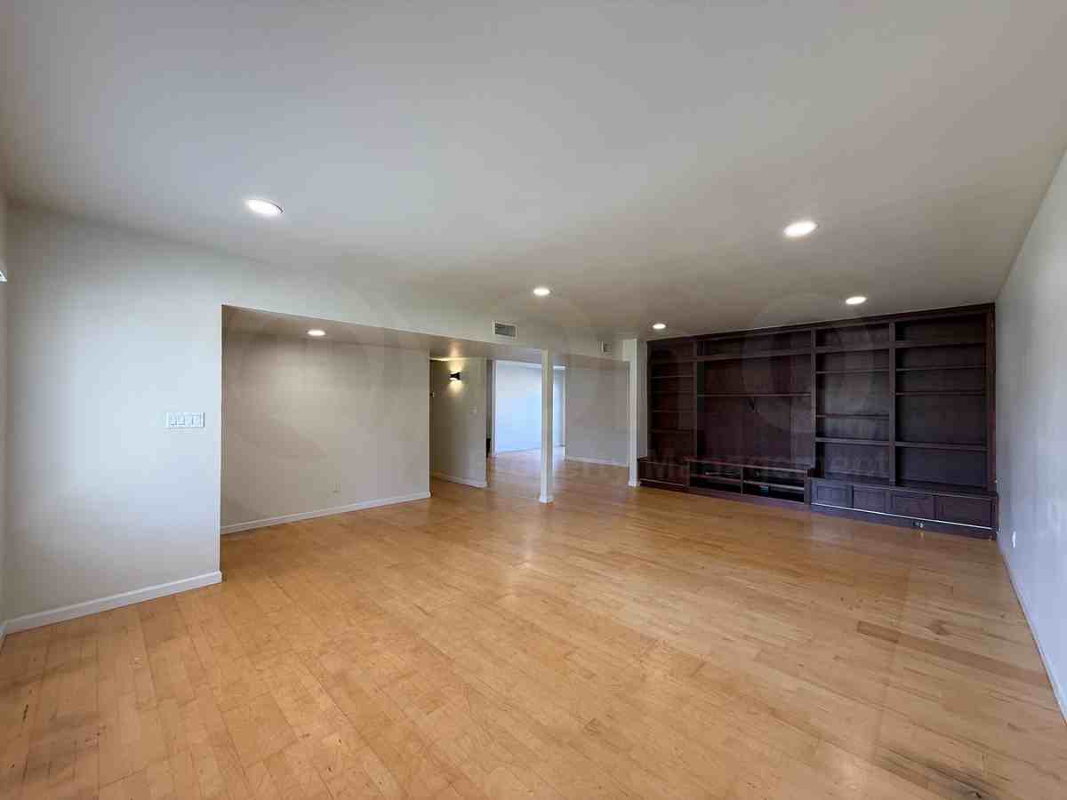 2164 E Ellis Dr - Photo 3 of 29