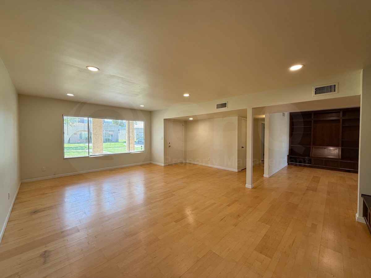 2164 E Ellis Dr - Photo 4 of 29