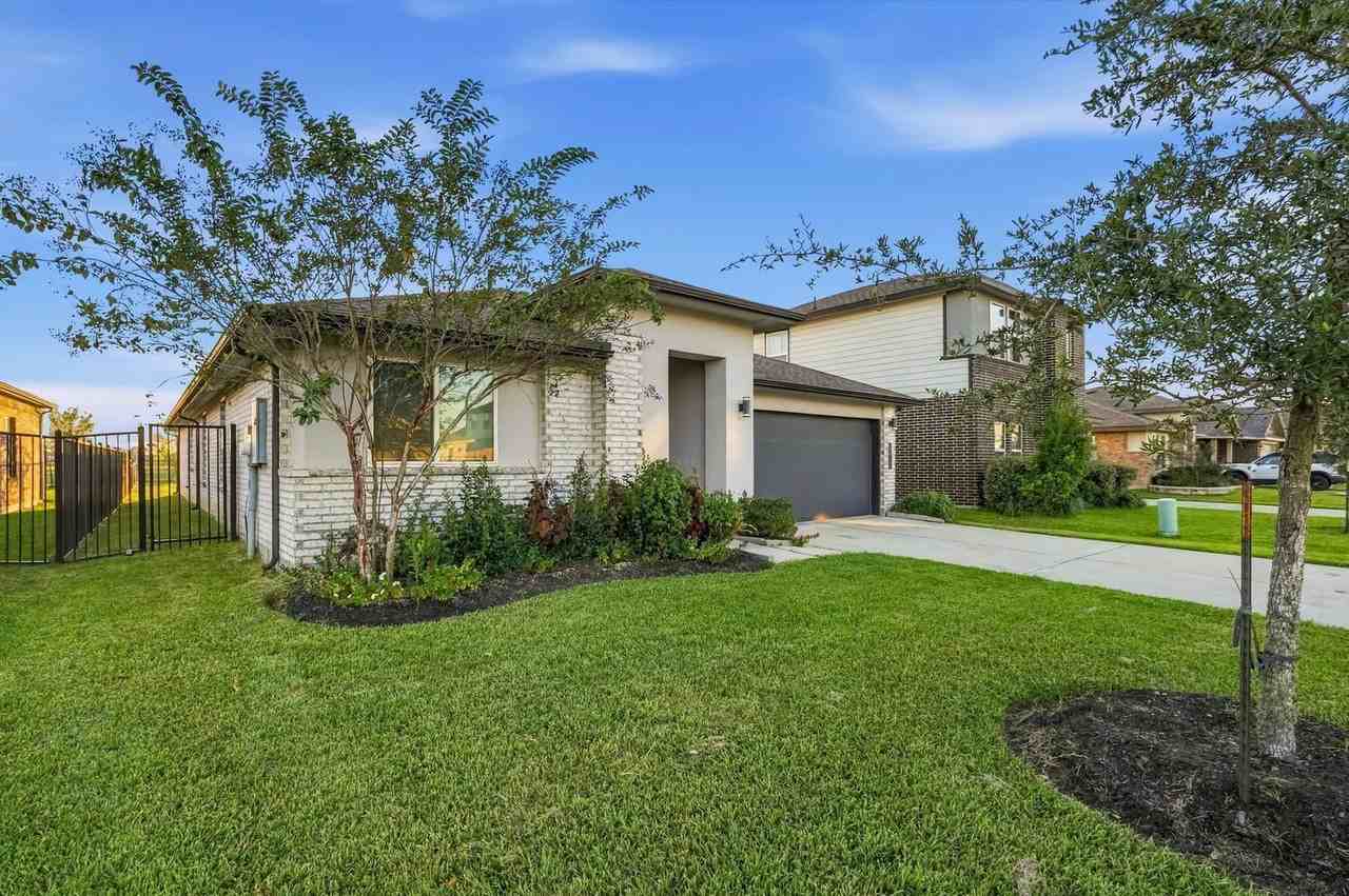2417 Mar Vista Ln - Photo 3 of 25