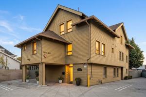 featured image of 2667 Menlo Ave