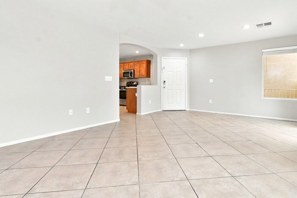 5067 Vacaville Ave - Photo 5 of 17