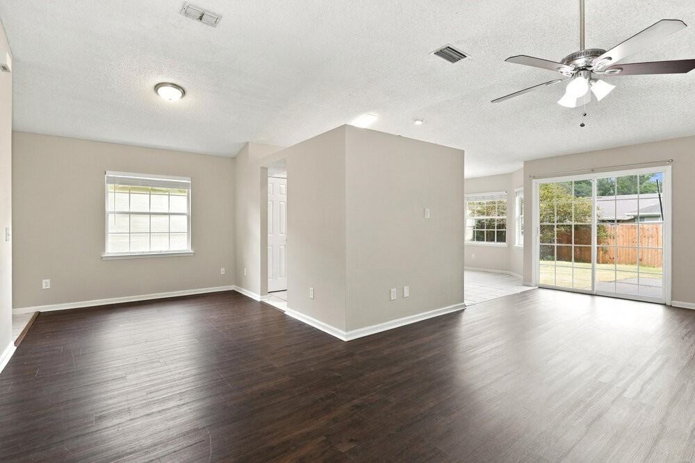 8037 Boonesborough Trl - Photo 5 of 16