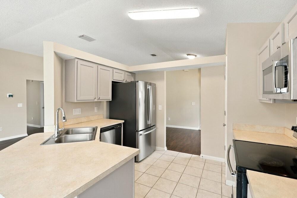 8037 Boonesborough Trl - Photo 7 of 16