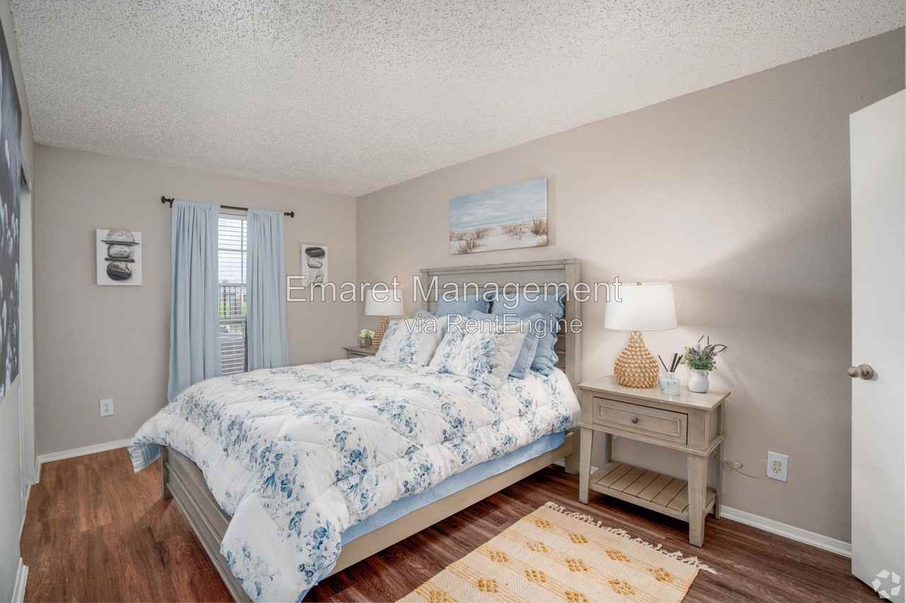 101 Hackberry St #1408 - Photo 2 of 11