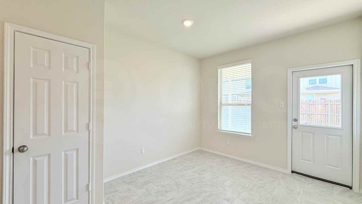 245 Janelle Ln - Photo 4 of 23