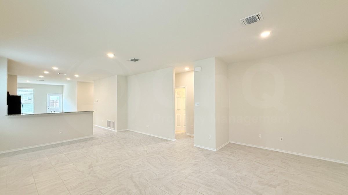 245 Janelle Ln - Photo 6 of 23