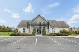 featured image of 796 Redwood Ln #1