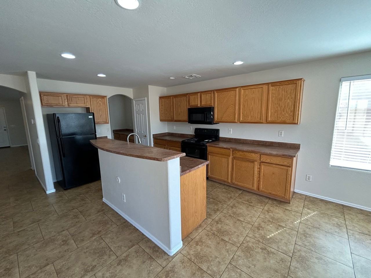 8837 W Preston Ln - Photo 3 of 24