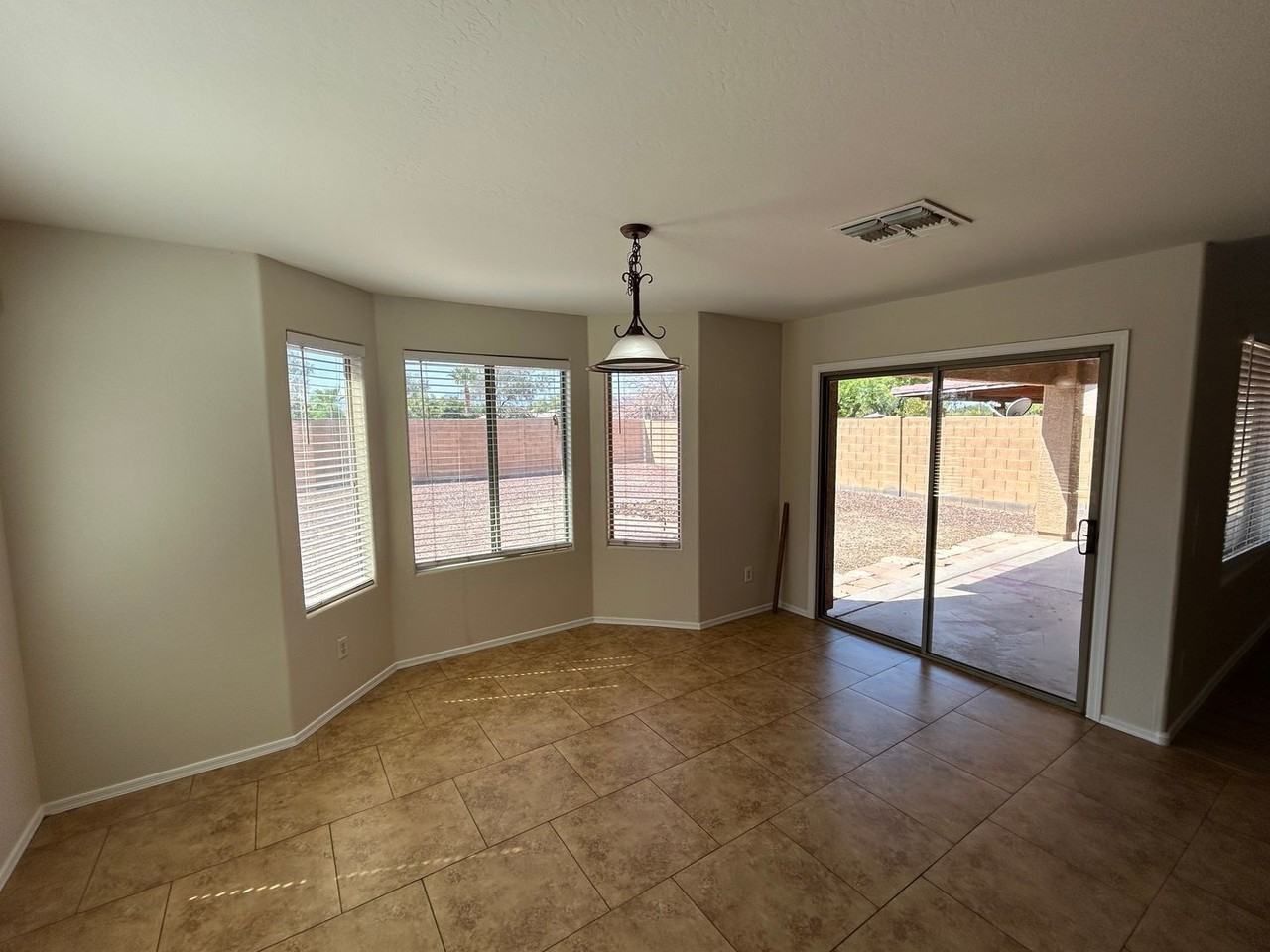8837 W Preston Ln - Photo 5 of 24