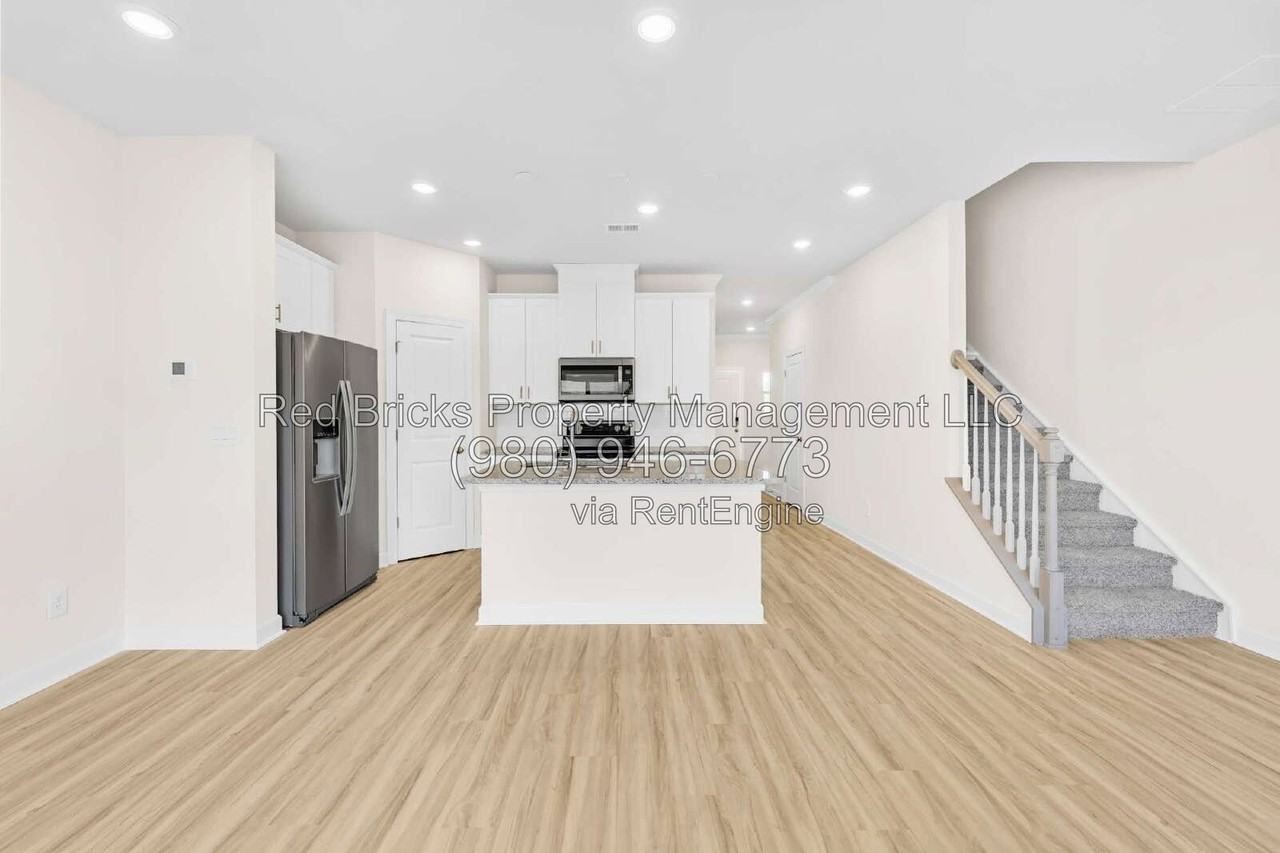 3673 Backwater St - Photo 5 of 33
