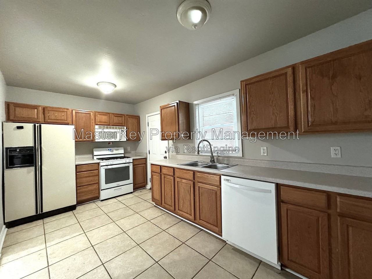 1709 Oakwood Ave - Photo 2 of 16