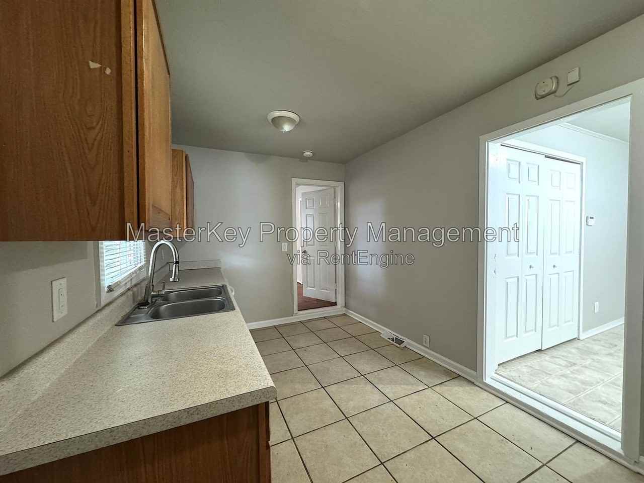 1709 Oakwood Ave - Photo 3 of 16