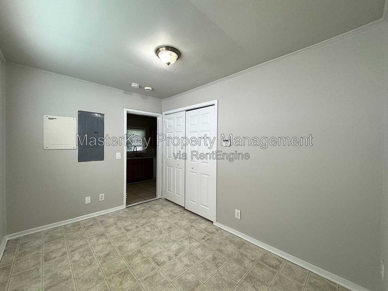 1709 Oakwood Ave - Photo 5 of 16
