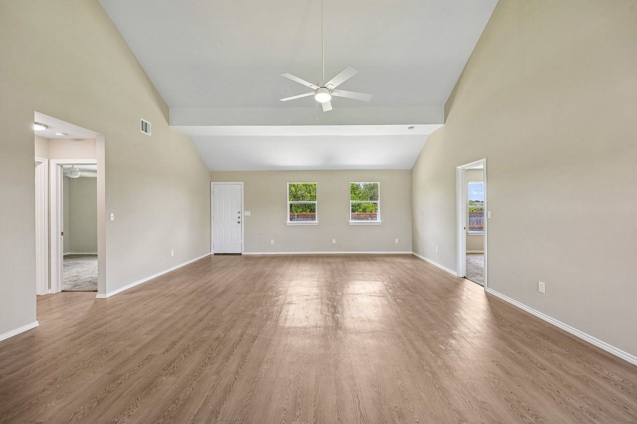 433 S Cleburne Whitney Rd - Photo 3 of 37