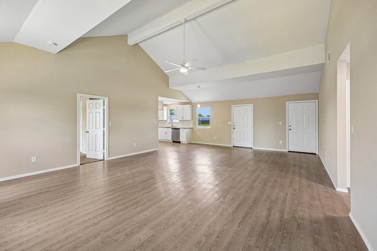 433 S Cleburne Whitney Rd - Photo 6 of 37