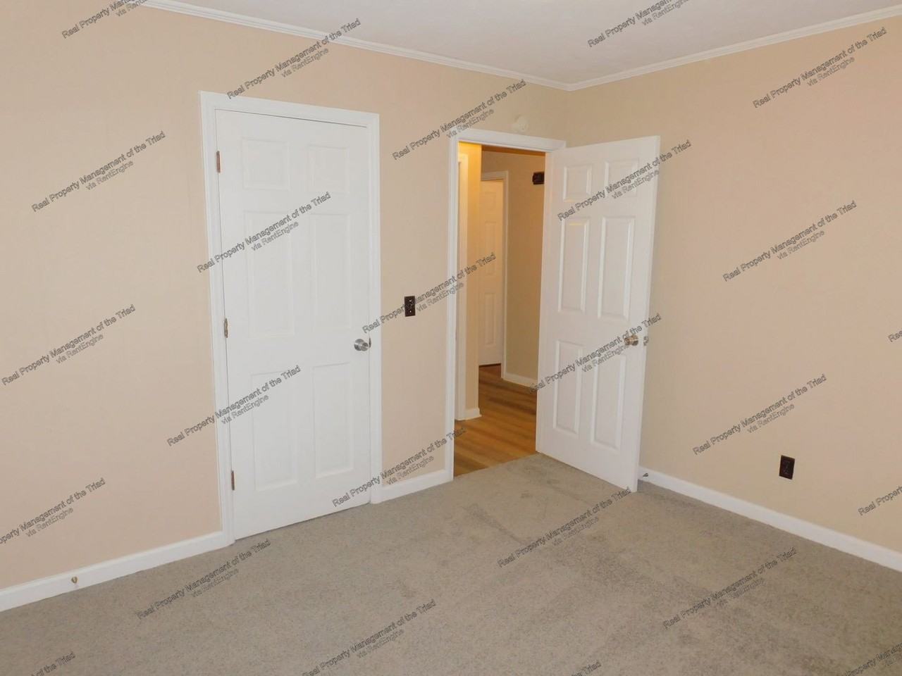 209 Smith St - Photo 6 of 17