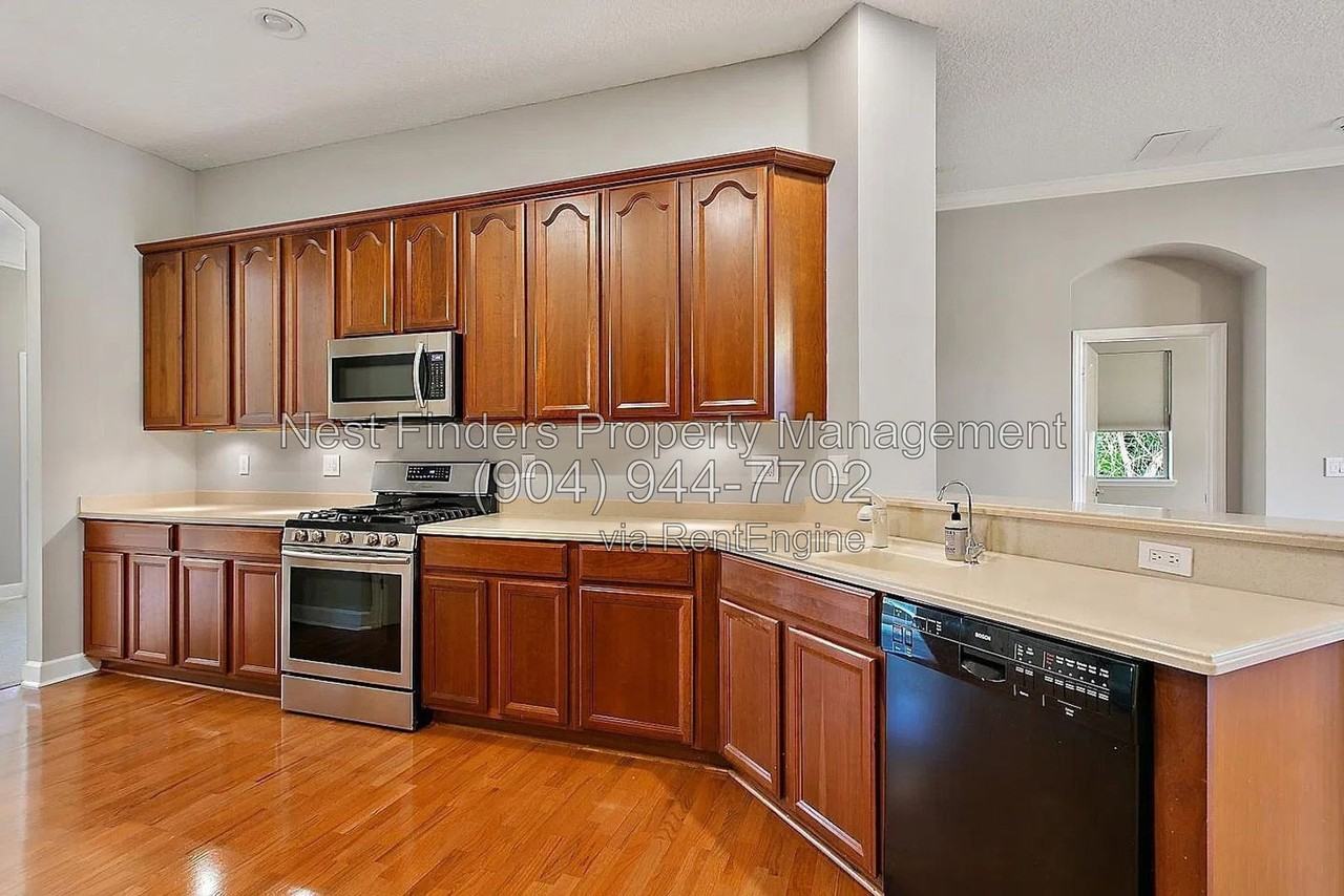 274 Oak Common Ave - Photo 4 of 20