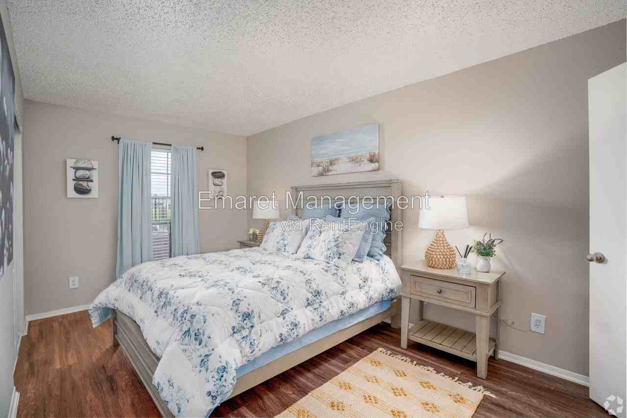 101 Hackberry St #2504 - Photo 2 of 11