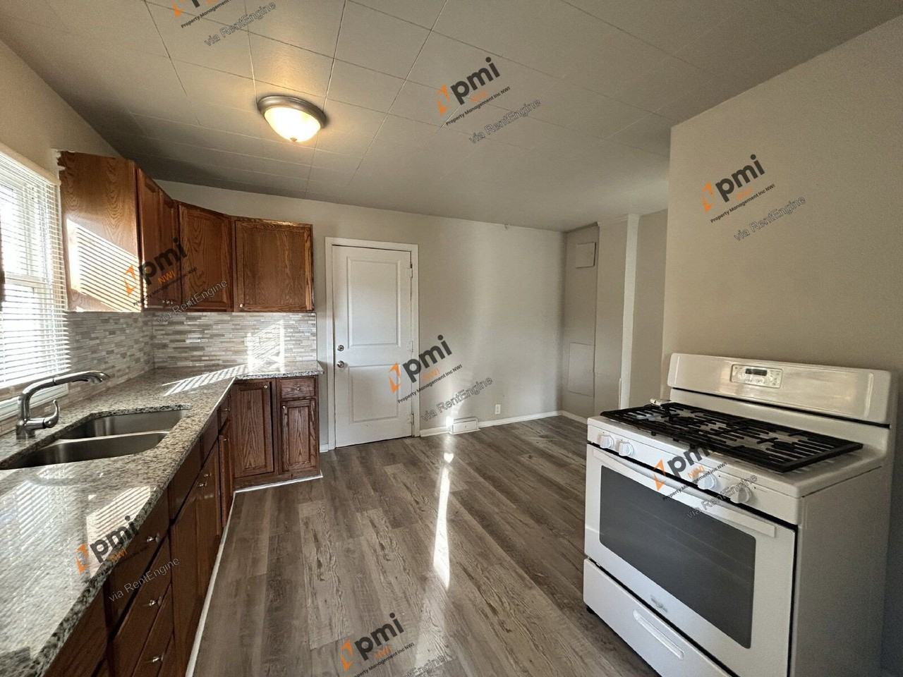 292 Hadley Rd - Photo 5 of 17