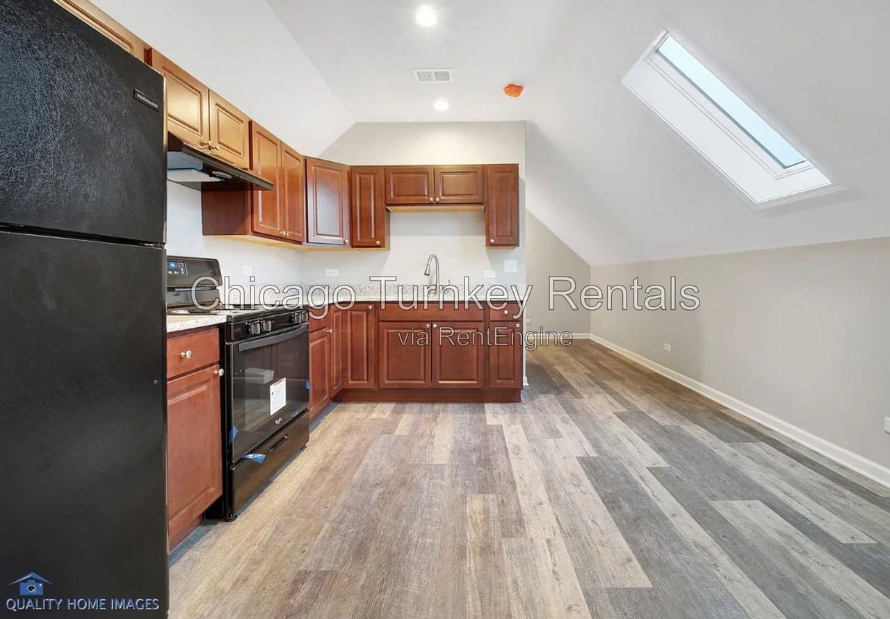 2634 S Harding Ave #C - Photo 3 of 7