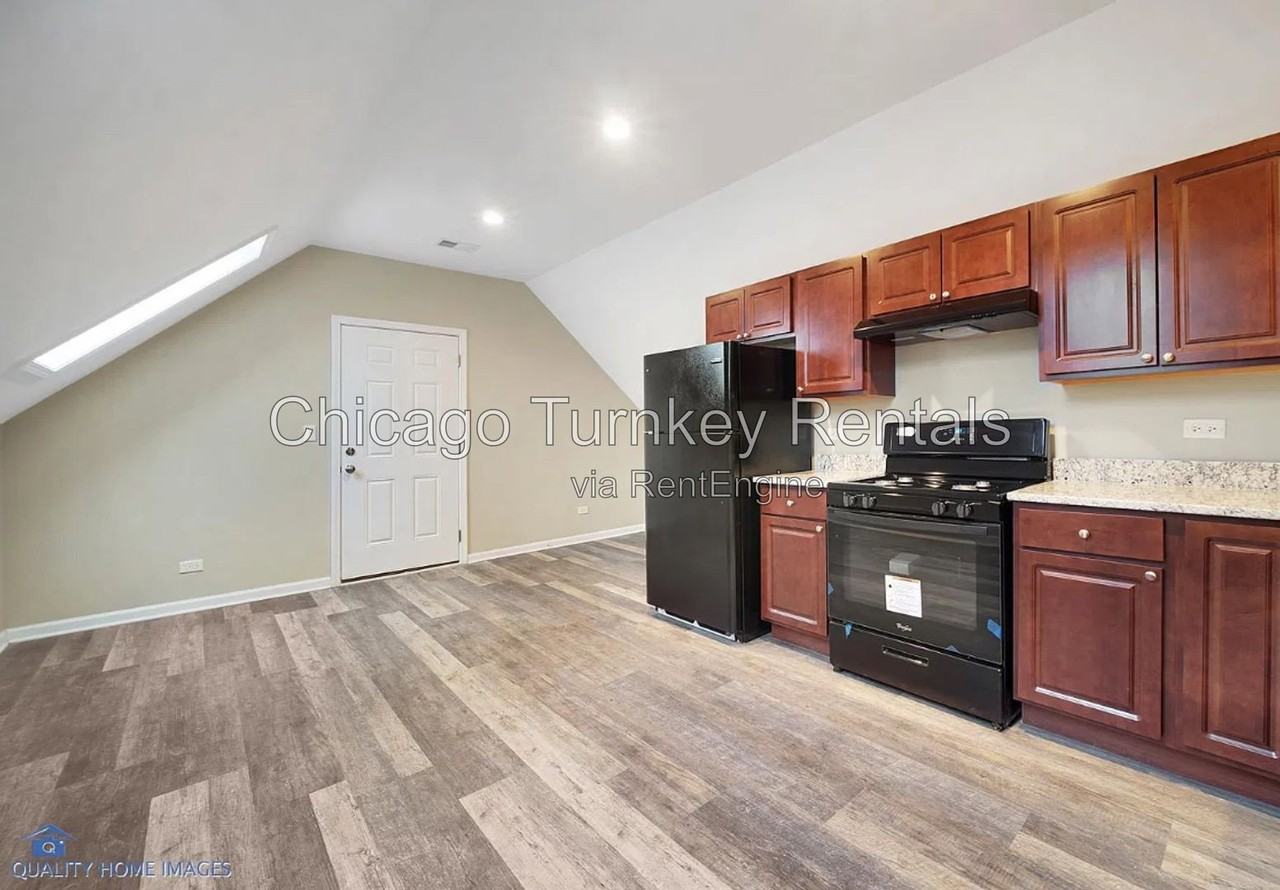 2634 S Harding Ave #C - Photo 4 of 7