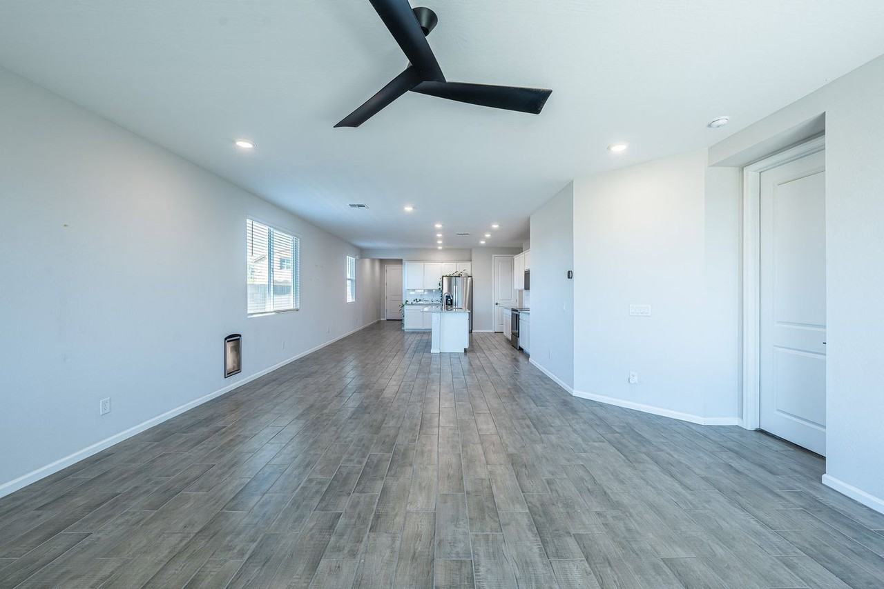 18271 W Paraiso Dr - Photo 2 of 22