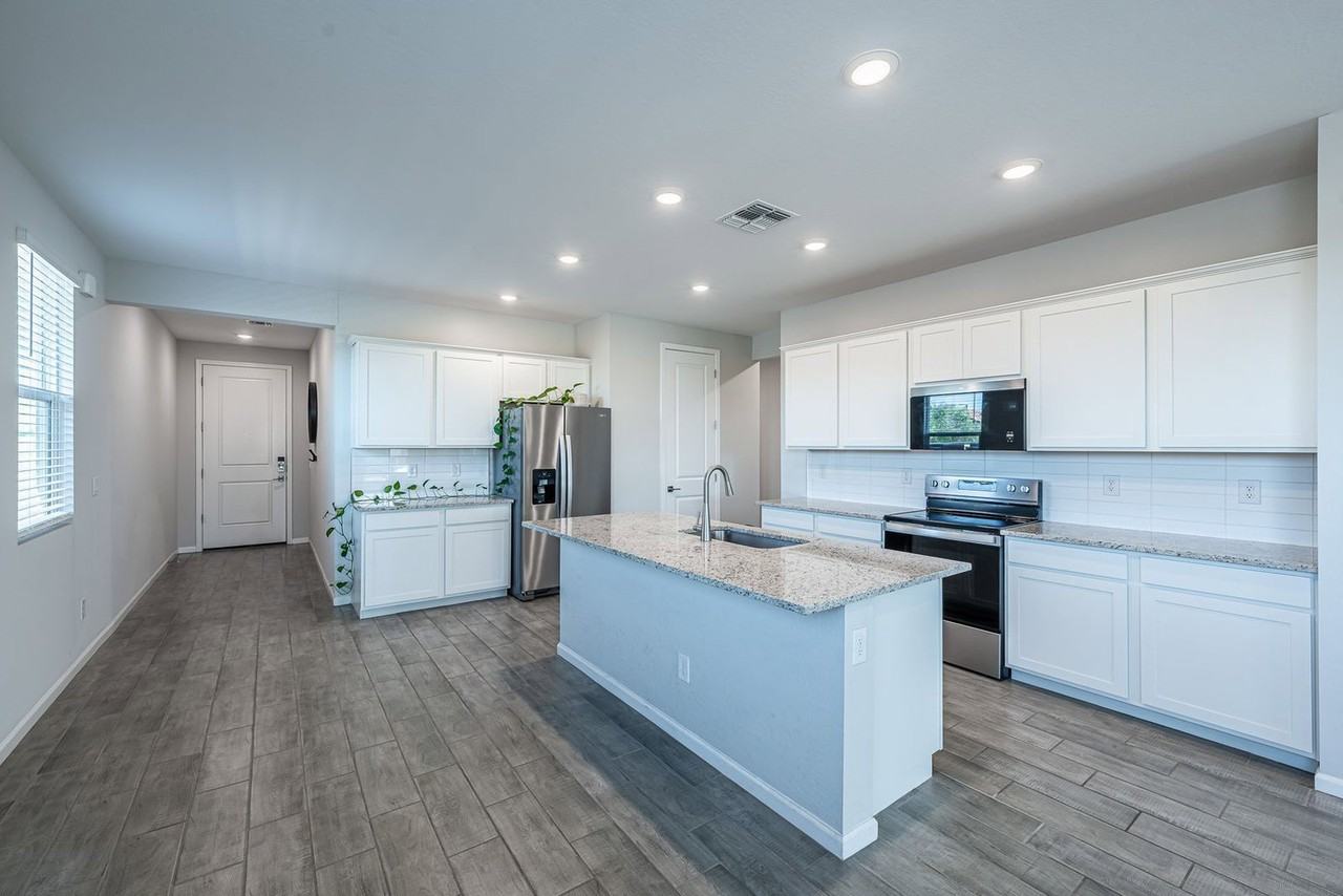 18271 W Paraiso Dr - Photo 5 of 22