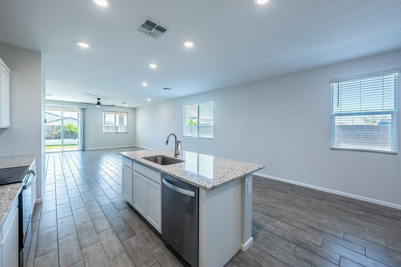 18271 W Paraiso Dr - Photo 6 of 22