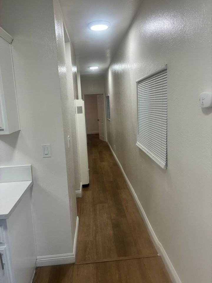 1047 E 41st Pl #A - Photo 4 of 5