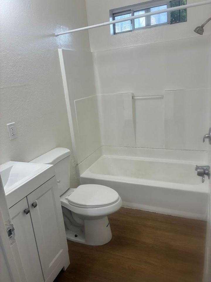 1047 E 41st Pl #A - Photo 5 of 5