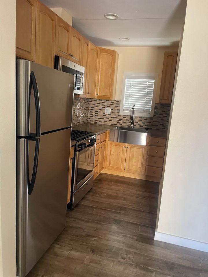 S Victoria Ave #6409A - Photo 2 of 5