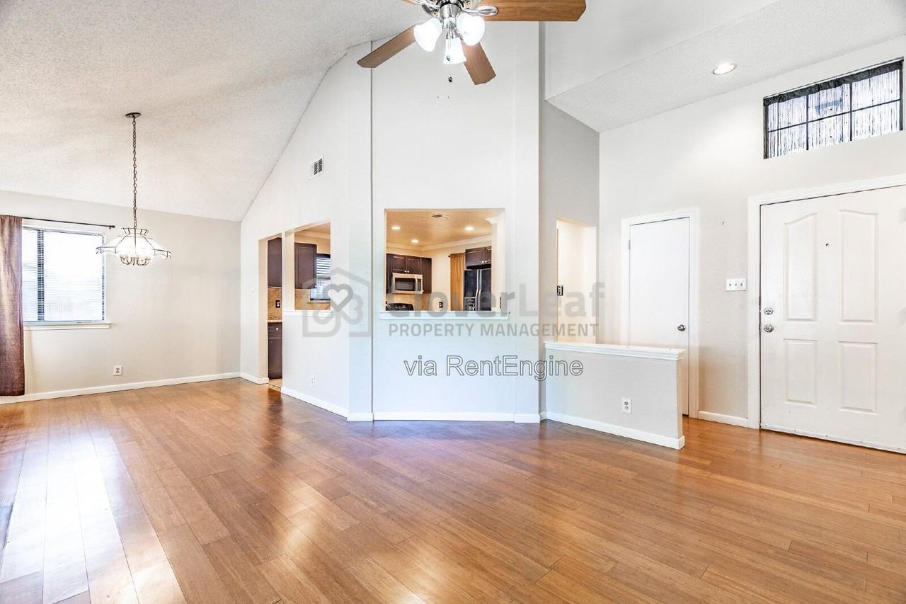 5935 Spring Xing - Photo 7 of 31