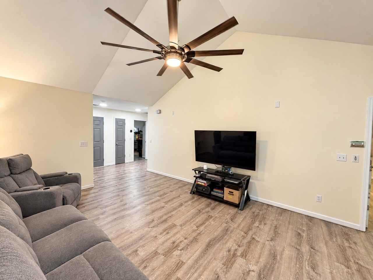 307 Springdale Ct - Photo 4 of 23