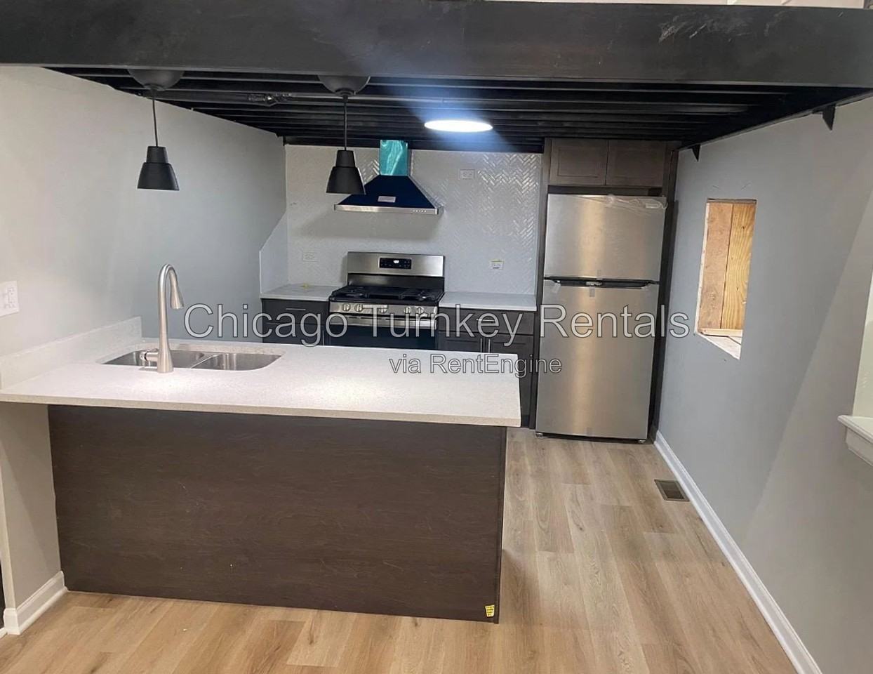 1943 S May St #1F - Photo 3 of 11