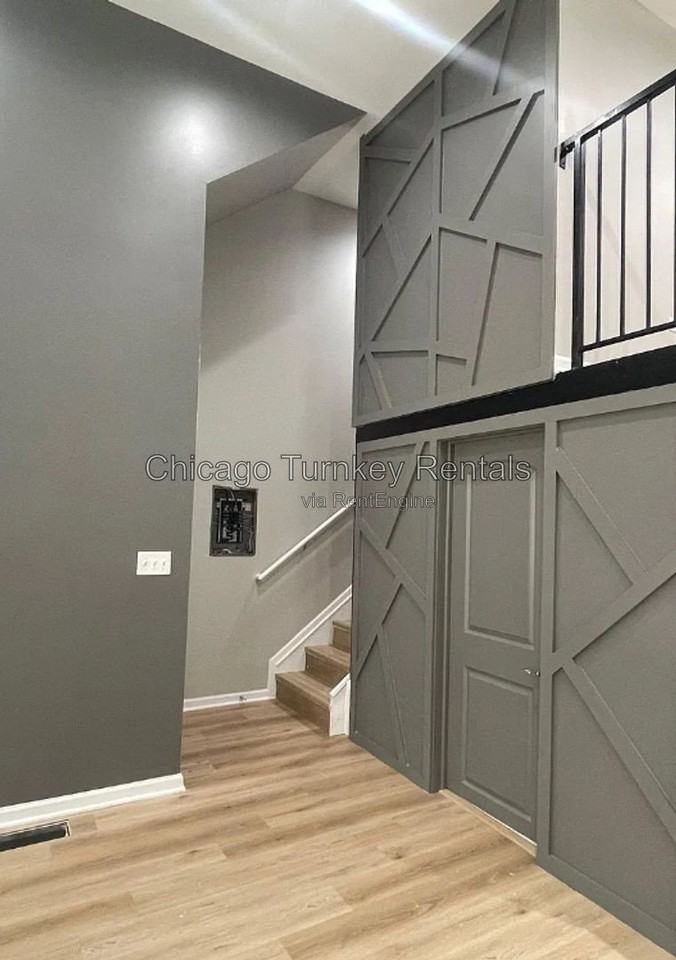 1943 S May St #1F - Photo 4 of 11