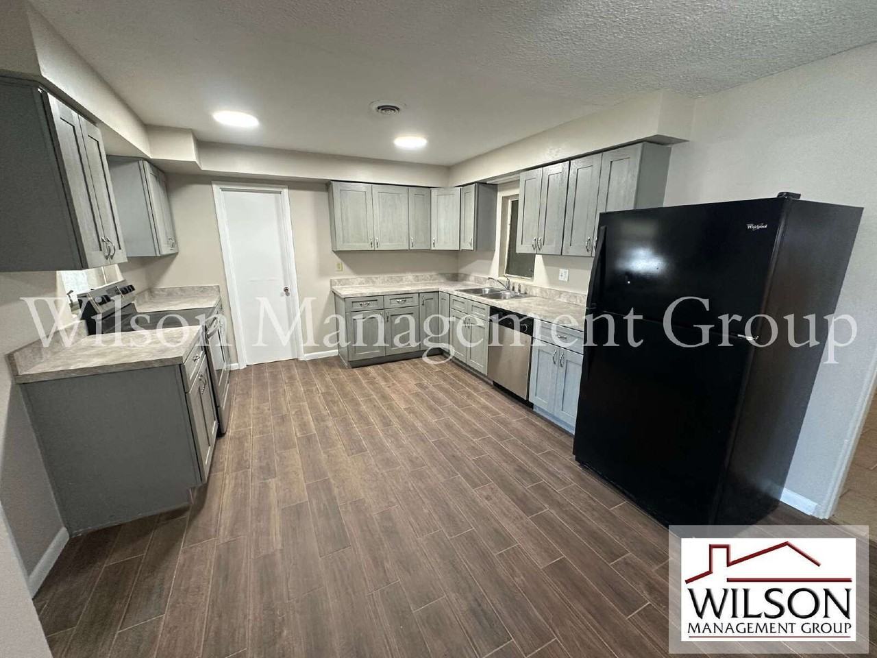 3520 Curtis Dr - Photo 4 of 31