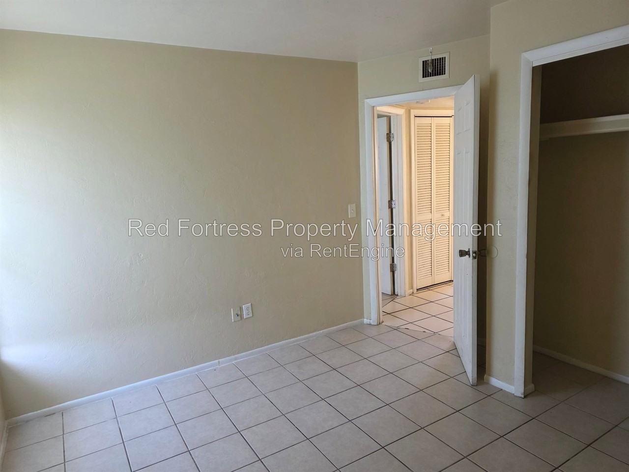 685 Oleander Ave - Photo 2 of 7