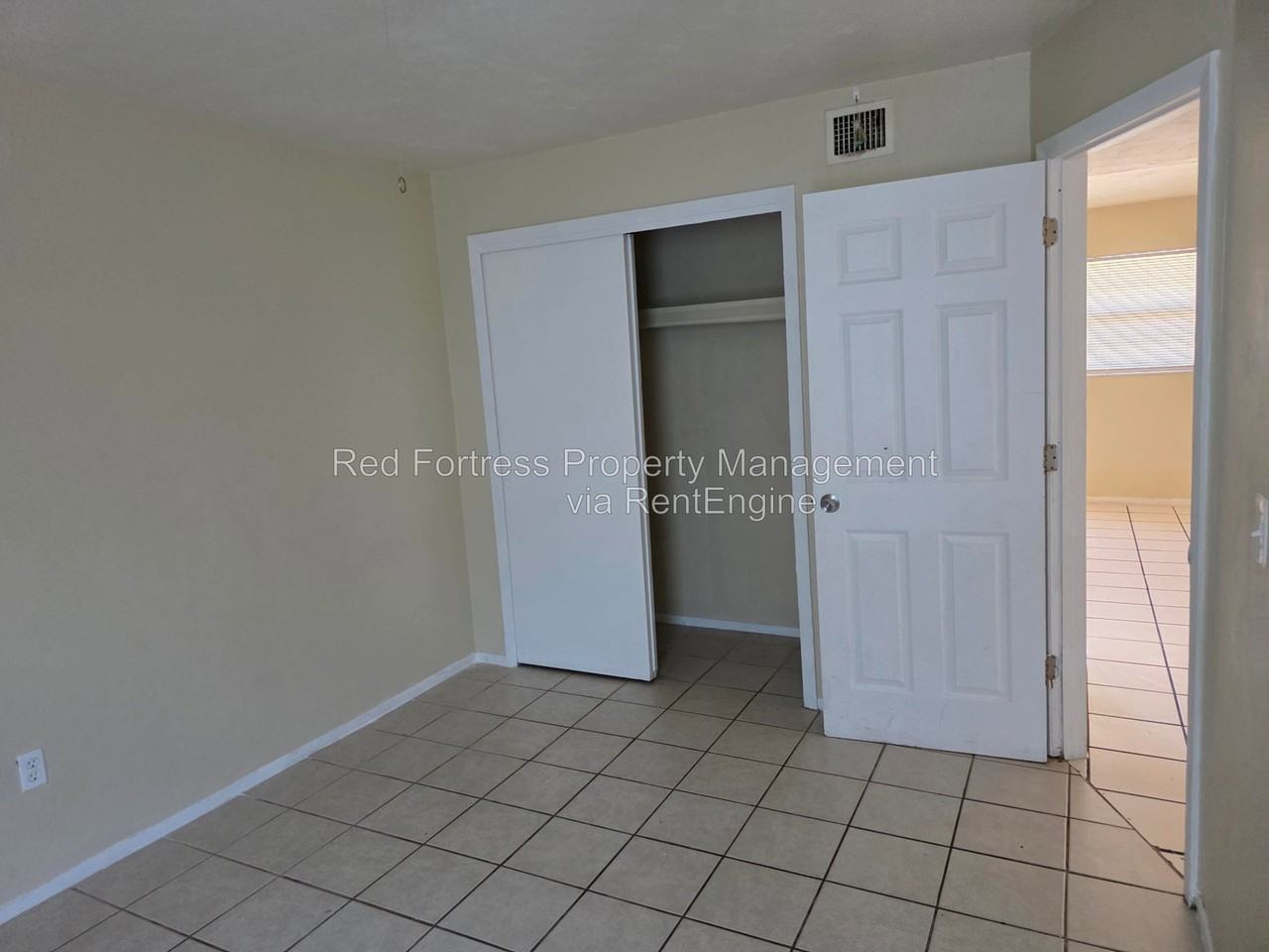 685 Oleander Ave - Photo 3 of 7