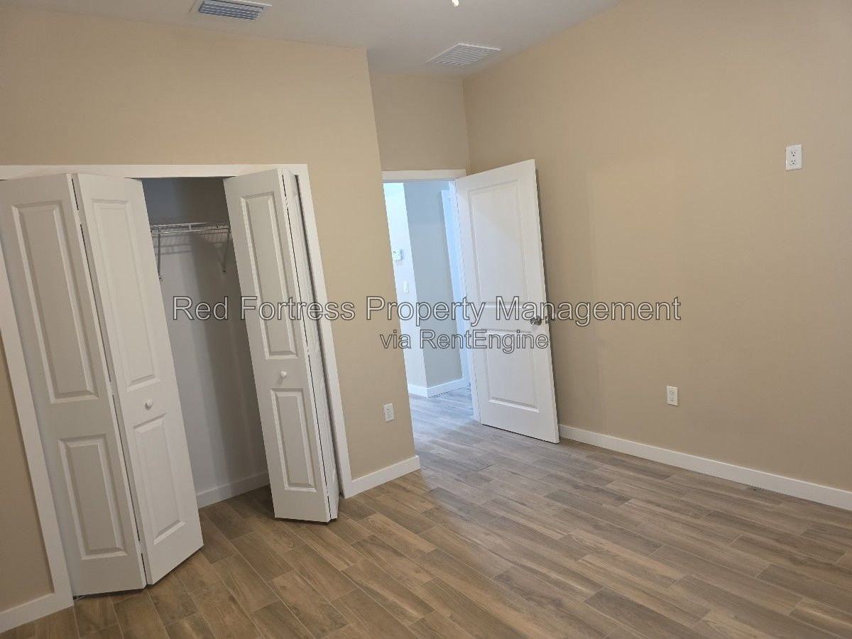 685 Oleander Ave - Photo 5 of 7