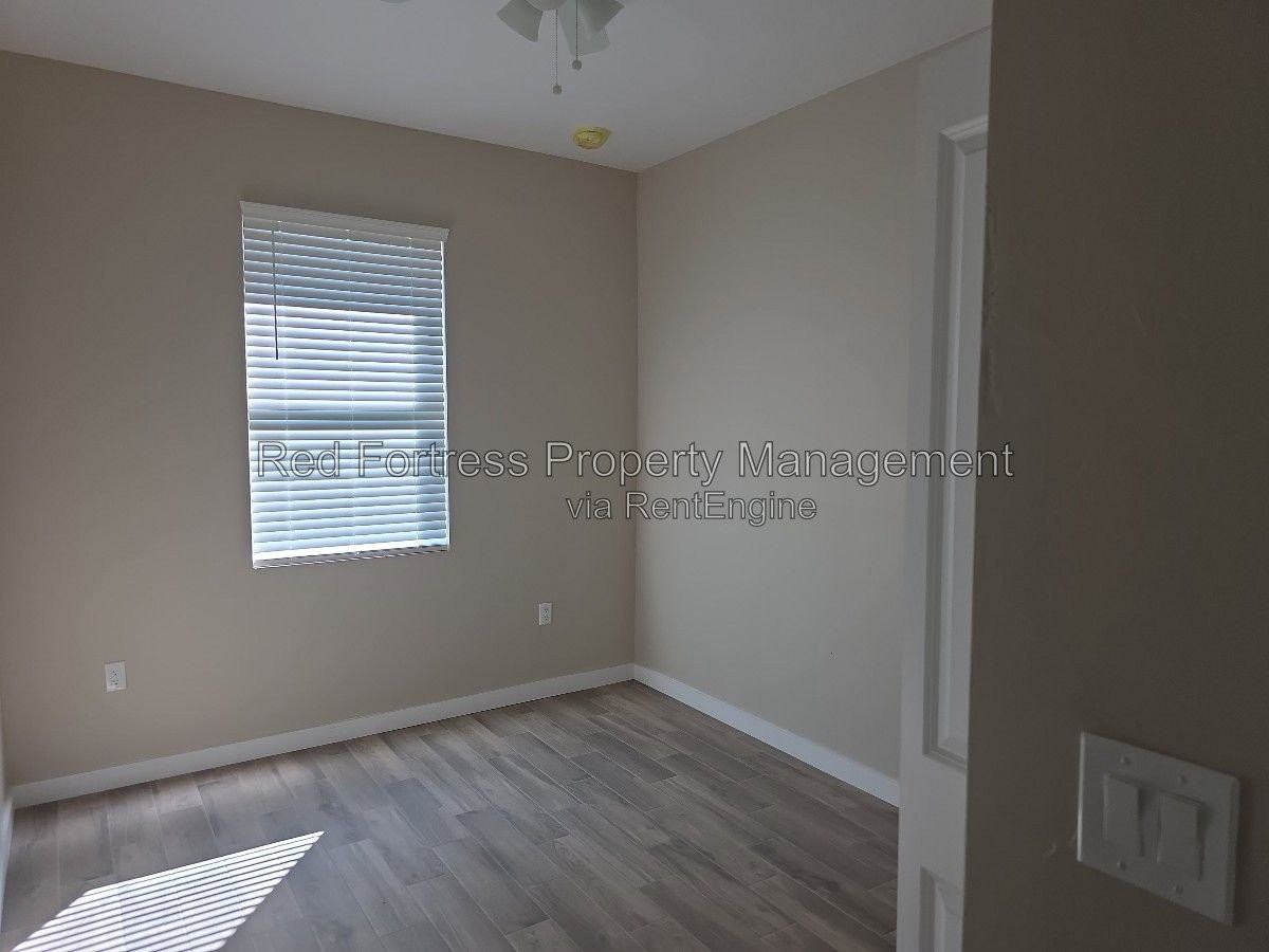 685 Oleander Ave - Photo 6 of 7