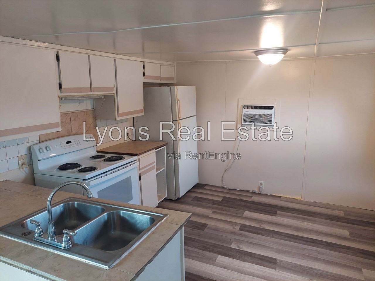 7773 Breeze Dr - Photo 3 of 8