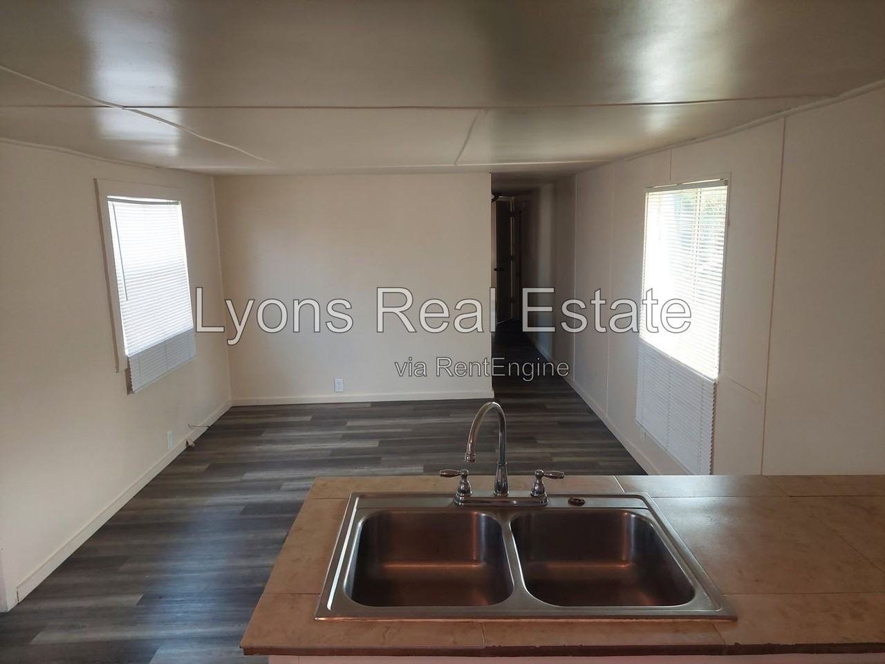 7773 Breeze Dr - Photo 4 of 8