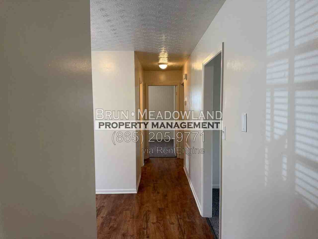 3003 Crenshaw Rd - Photo 7 of 30