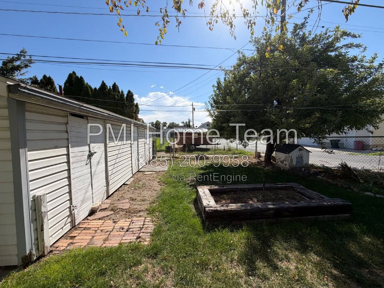 955 20th St - Photo 4 of 20