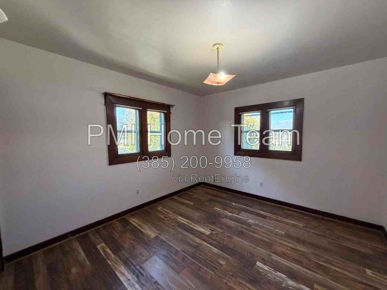 955 20th St - Photo 6 of 20