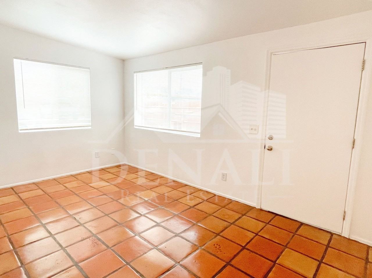 1404 W Fresno St #1 - Photo 3 of 15